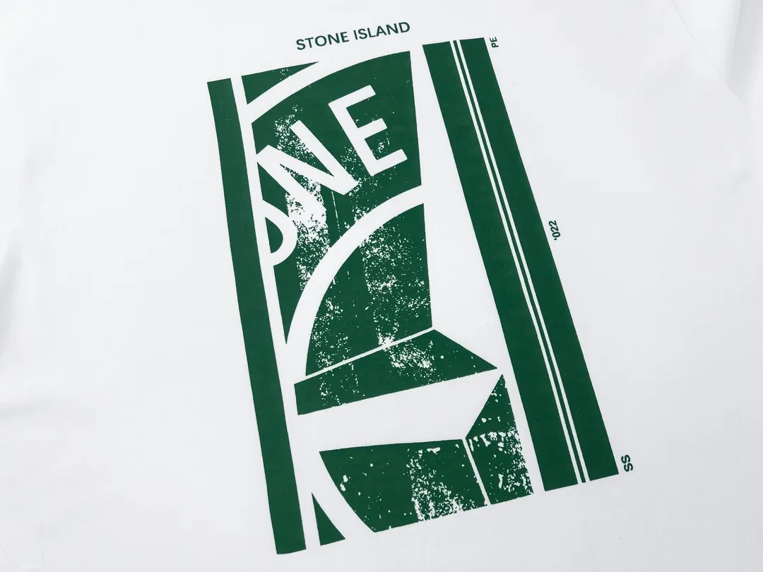W627#P110💰 [Stone lsland/Stone Island summer new short-sleeved T-shirt with broken printed pattern on the chest] ⚠️[Original creation with high control of details] - Made of 260 grams of combed cotton with 32-count double yarn, soft and comfortable to the touch, sweat-absorbent and breathable. - Simple, basic and versatile style, original quality, the first choice for couples. - Made in a large factory, four needles and five threads on the shoulder, neatly arranged, high quality workmanship. - Same style for men and women. Very versatile, one piece for everyone, details are clearly visible. Color: Black White Size: M L